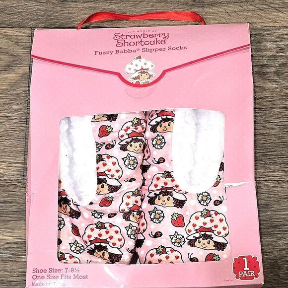 Strawberry Shortcake Fuzzy Babba Boxed Slipper Socks - Picture 2 of 5